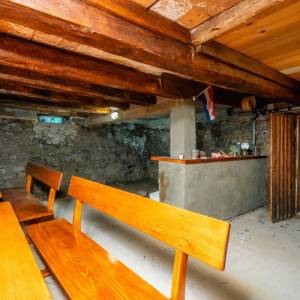 MRKOPALJ - Samostojeća kuća s okućnicom