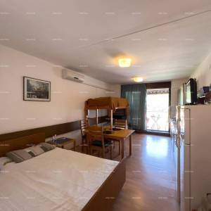 Na prodaju apartman u Dugoj Uvali – blizina plaže!