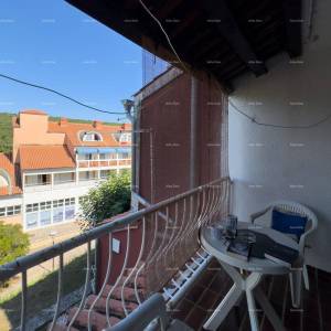 Na prodaju apartman u Dugoj Uvali – blizina plaže!