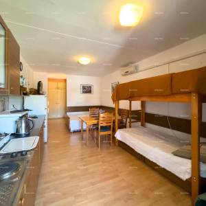 Na prodaju apartman u Dugoj Uvali – blizina plaže!