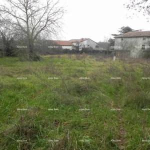 Na prodaju je građevinsko zemljište od 720m²