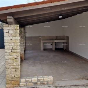 Na prodaju kuća s bazenom i dvorištem – mirno selo kraj Barbana