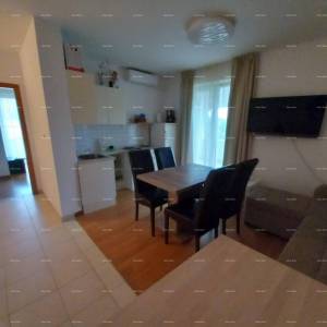 NA PRODAJU – Kuća s dva odvojena stana, Premantura