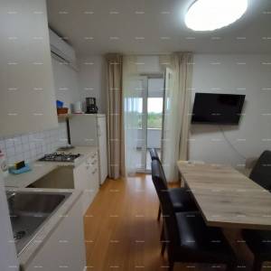 NA PRODAJU – Kuća s dva odvojena stana, Premantura