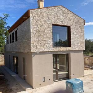 Na prodaju kuća u gradnji s bazenom – Bale, okolica