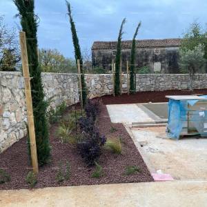 Na prodaju kuća u gradnji s bazenom – Bale, okolica