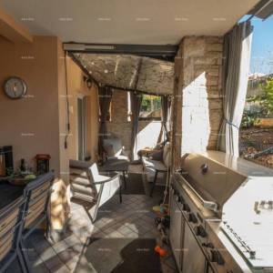 Na prodaju stan u Medulinu, 180 m od plaže.