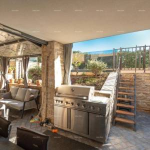 Na prodaju stan u Medulinu, 180 m od plaže.