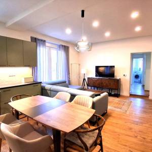 Najam, Šalata, četverosoban stan u visokom prizemlju sa garažom