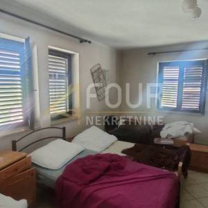 Najam, Saršoni, 180m2, 5skl, 2 balkona, pogodno za radnike!