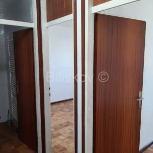 Nenamješten stan dugoročan najam Kocunar Split