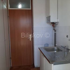 Nenamješten stan dugoročan najam Kocunar Split