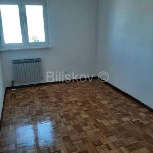 Nenamješten stan dugoročan najam Kocunar Split