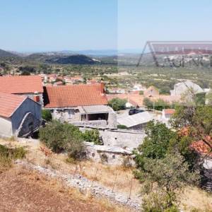 Nerežišća otok Brač građevinsko zemljište 901 m2 + 2 dozvole - novo