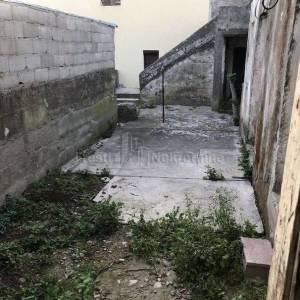 NINSKI STANOVI - KAMENA KUĆA