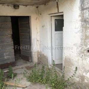 NINSKI STANOVI - KAMENA KUĆA