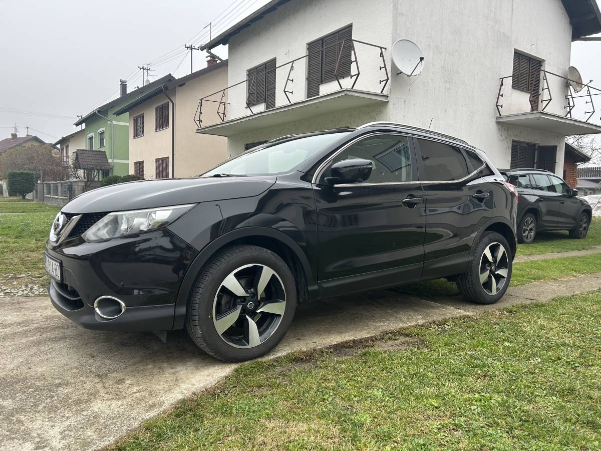 Nissan Qashqai 1,6 dCi, automatik, 360 kamera, panorama