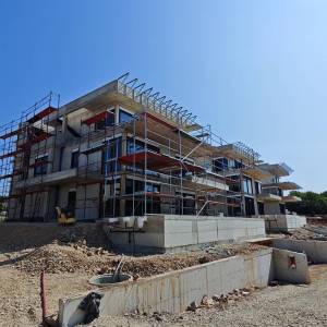 NJIVICE, KRK – Penthouse s krovnom terasom, privatnim bazenom i panoramskim pogledom na more