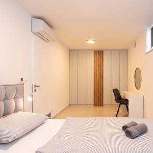 NJIVICE, OTOK KRK - Luksuzni dvoetažni apartman s bazenom