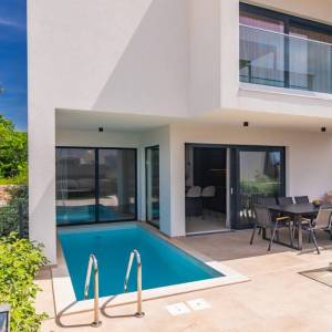 NJIVICE, OTOK KRK - Luksuzni dvoetažni apartman s bazenom