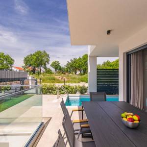 NJIVICE, OTOK KRK - Luksuzni dvoetažni apartman s bazenom