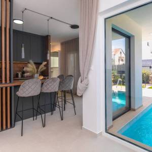 NJIVICE, OTOK KRK - Luksuzni dvoetažni apartman s bazenom