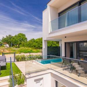 NJIVICE, OTOK KRK - Luksuzni dvoetažni apartman s bazenom
