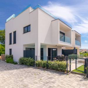 NJIVICE, OTOK KRK - Luksuzni dvoetažni apartman s bazenom