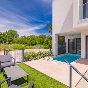 NJIVICE, OTOK KRK - Luksuzni dvoetažni apartman s bazenom