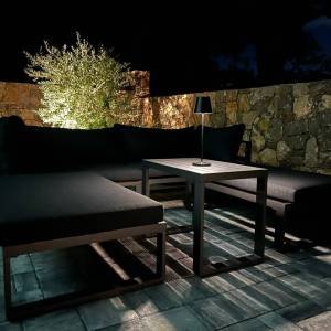 NJIVICE, OTOK KRK - Potpuno namješten dvoetažni apartman s bazenom