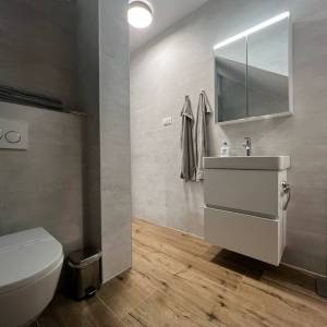 NJIVICE, OTOK KRK - Potpuno namješten dvoetažni apartman s bazenom