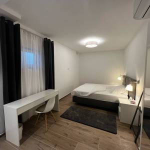 NJIVICE, OTOK KRK - Potpuno namješten dvoetažni apartman s bazenom