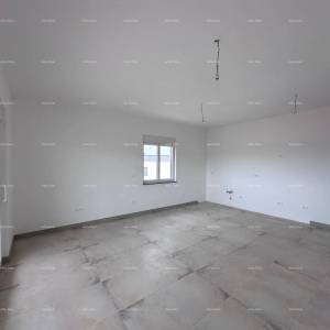 Nova stambena zgrada, blizina Banjola, useljiva. Volme!