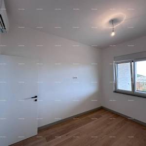 Nova stambena zgrada, blizina Banjola, useljiva. Volme!