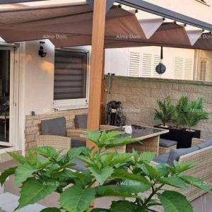 NOVA VAS Prodaja lijepo uređenog, namještenog stana sa pogledom na more! Poreč