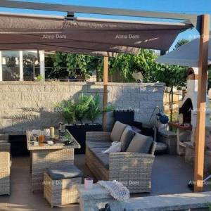 NOVA VAS Prodaja lijepo uređenog, namještenog stana sa pogledom na more! Poreč