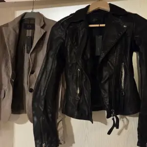 Nove kožne jakne - Mauro Grifoni