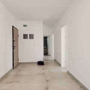 Novi stan sa vrtom, bazenom, garažom, dva parking mjesta. Blizina Marine.  Banjole.