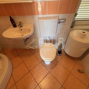 Novi Vinodolski, dvojna kuća, 77m2, pogled na more