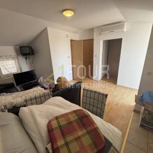 Novi Vinodolski, dvojna kuća, 77m2, pogled na more