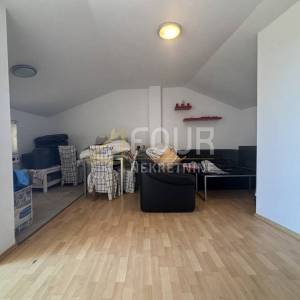 Novi Vinodolski, dvojna kuća, 77m2, pogled na more