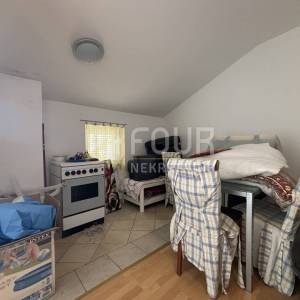 Novi Vinodolski, dvojna kuća, 77m2, pogled na more