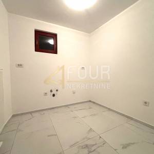 Novi Vinodolski, dvojna kuća 174m2