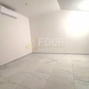 Novi Vinodolski, dvojna kuća 174m2