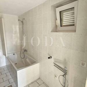 Novi Vinodolski kuća na bribirskoj obali