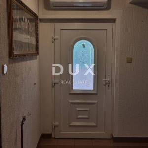 NOVI VINODOLSKI, STAN 3S+DB sa bazenom, blizu centra