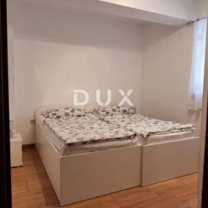 NOVI VINODOLSKI, STAN 3S+DB sa bazenom, blizu centra