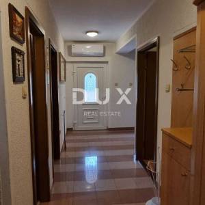 NOVI VINODOLSKI, STAN 3S+DB sa bazenom, blizu centra