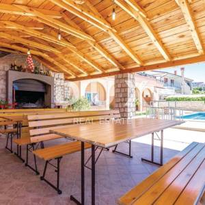 NOVI VINODOLSKI, STAN 3S+DB sa bazenom, blizu centra