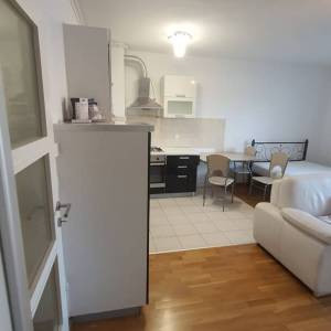 Novi Zagreb-Lanište, 1S stan s balkonom, parkirno mjesto, 38m2